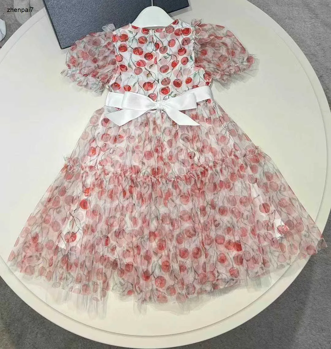 Topontwerpster Kinderkleding Girls Jurken Cherry Patroon Baby Rok Kind Krasgrootte 110-160 CM BUW TIE TAIUS TAIUS Design Princess Jurk 24Mar