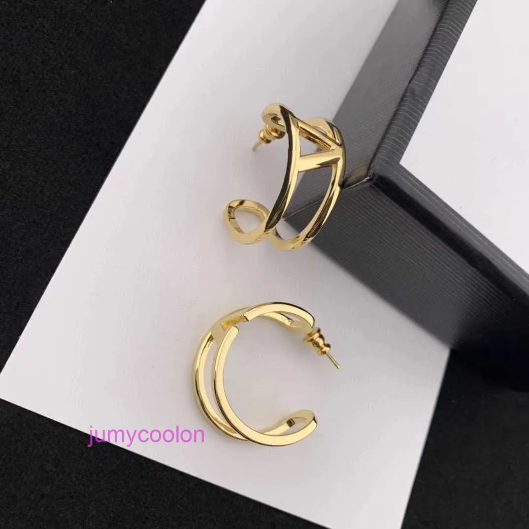 Aavaleno Top Edition Designer Delated Earring Fashion Fashion Hollow Ushaped Oreing Boes Automne and Winter New Letter Face Face Moucraties d'oreilles Plated Gold Matière