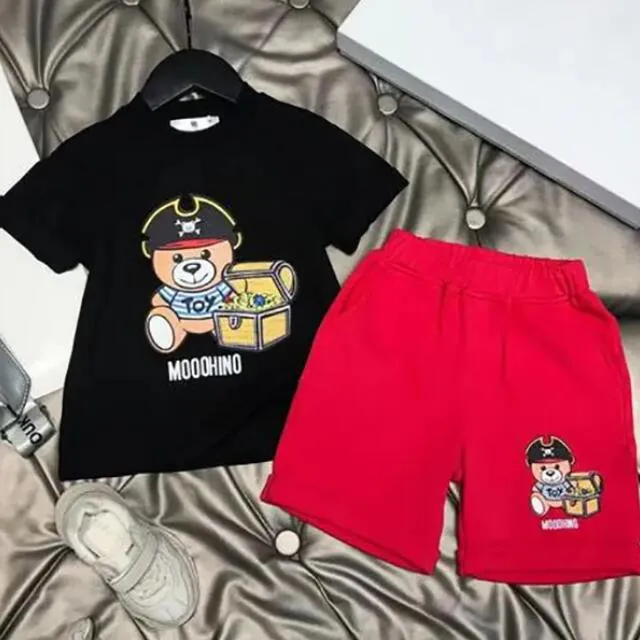 Set di abbigliamento da design Fashio per bambini maglietta per bambini Little Pirate Bear Camel Shorts Monogram Fashion British Fashion Brand Summer Childrens Treasures Cotton Aaaaa