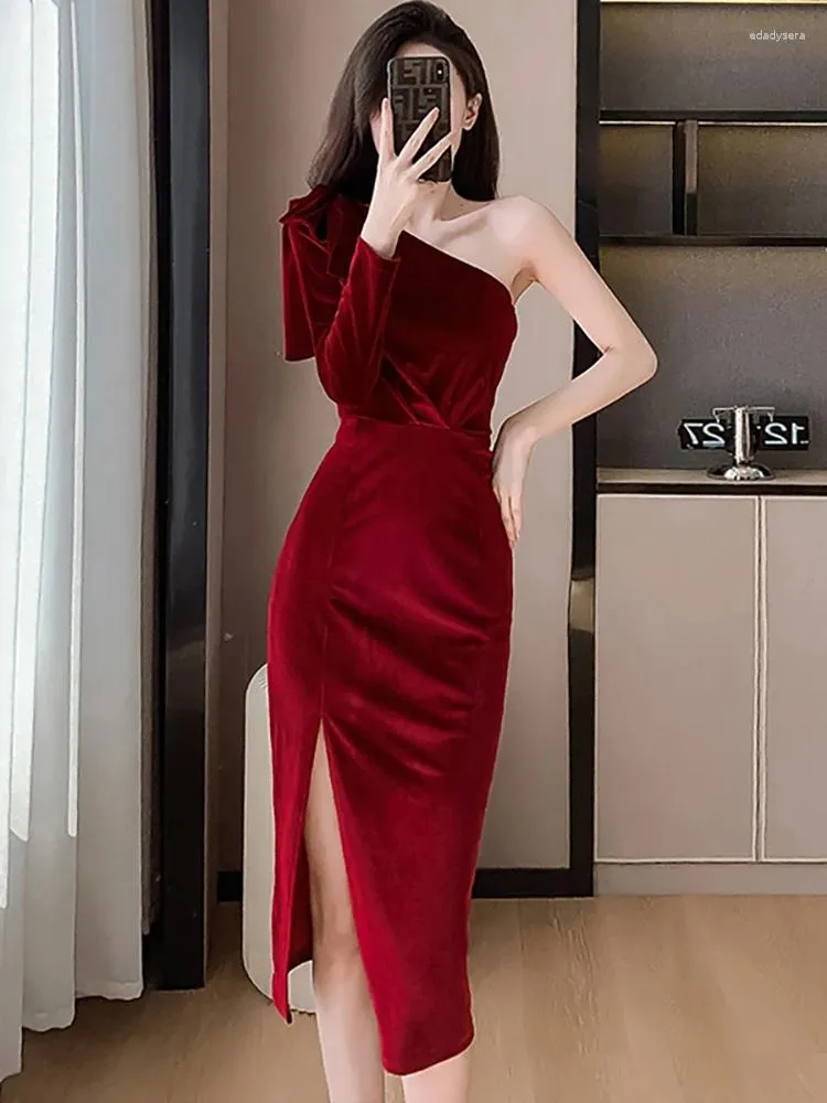 Casual Dresses Red Velvet Gala Woman Autumn Winter Long Sleeve Elegant Bow Off Shoulder Sexy Club Dress 2024 Korean Vintage Party