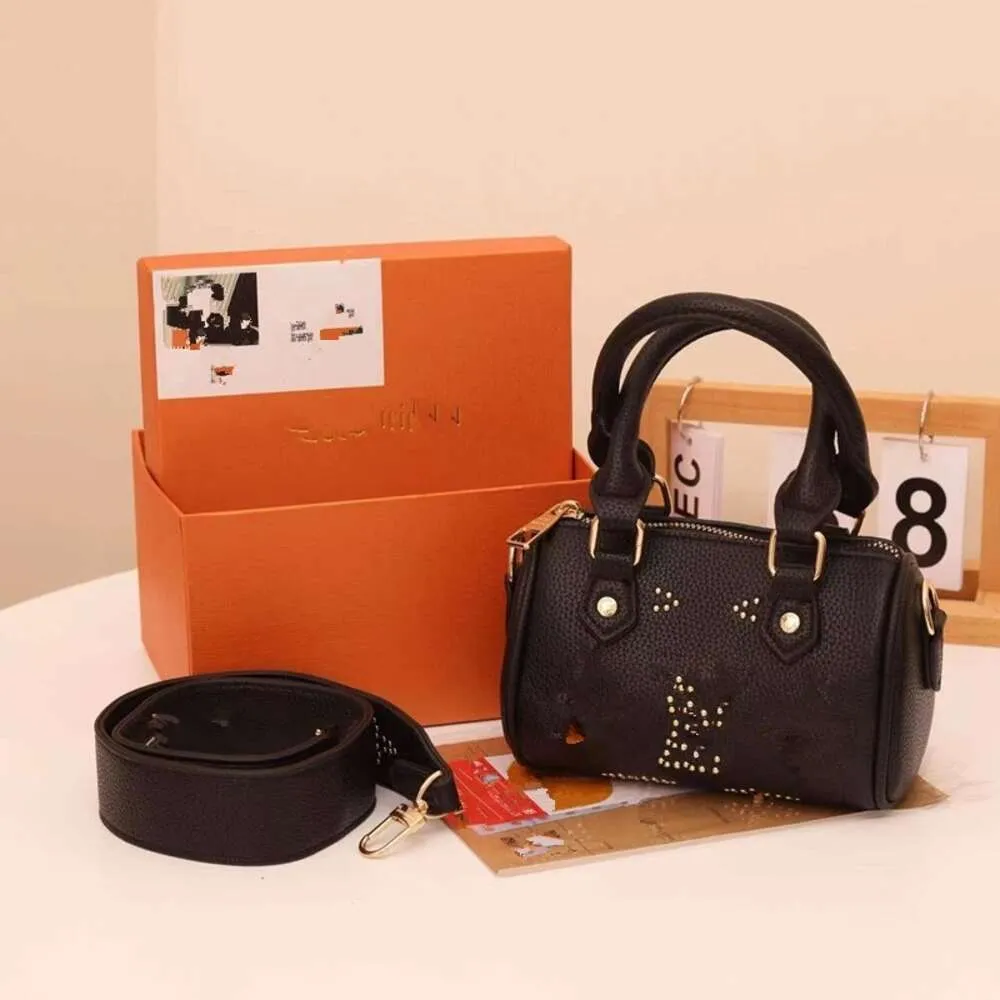 Дизайнерская сумка мода повседневная премиальная сумки с подушками напечатанная буква v Cross Body Boadling Bag Сумка мини -подарочная коробка Mini Dift Box Top 7a