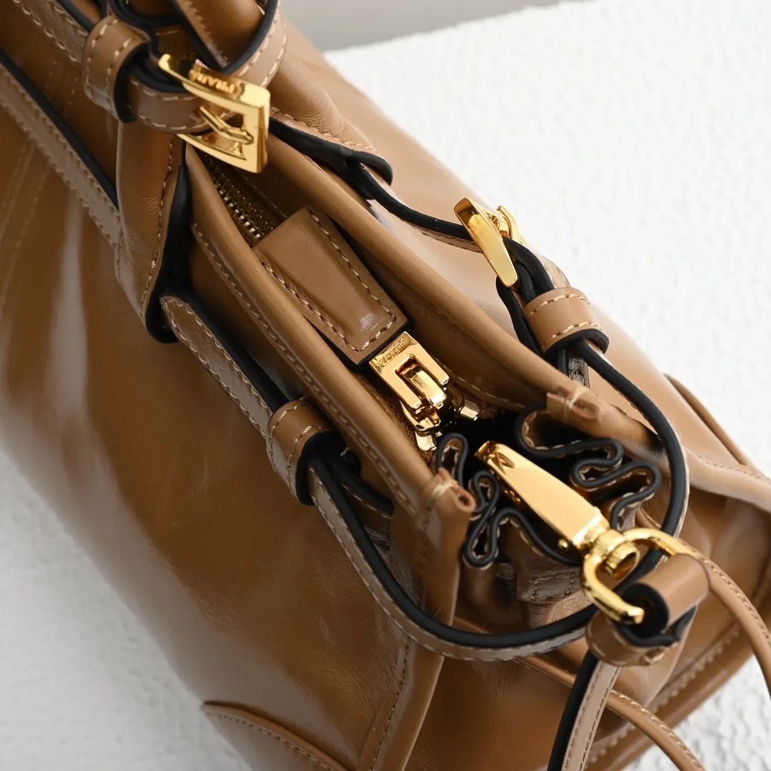 DHgate.com:10A LusSolf waxed leather 1BA426 hand-held