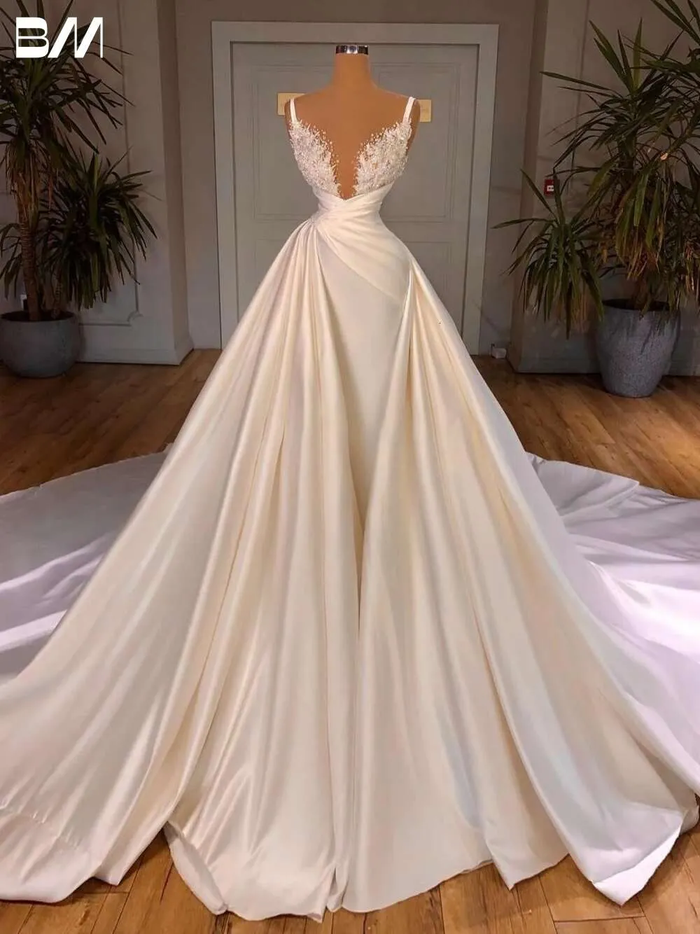 Romantik V yaka düğün aplikleri kristaller a-line gelin elbisesi zarif zemin uzunluğu gelin elbiseler vestidos de novia