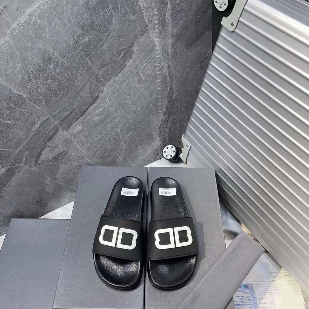 2024 Fashion Men's Sandals Designer Women's Letter Leather Slide med lådor 35-46 Komfort