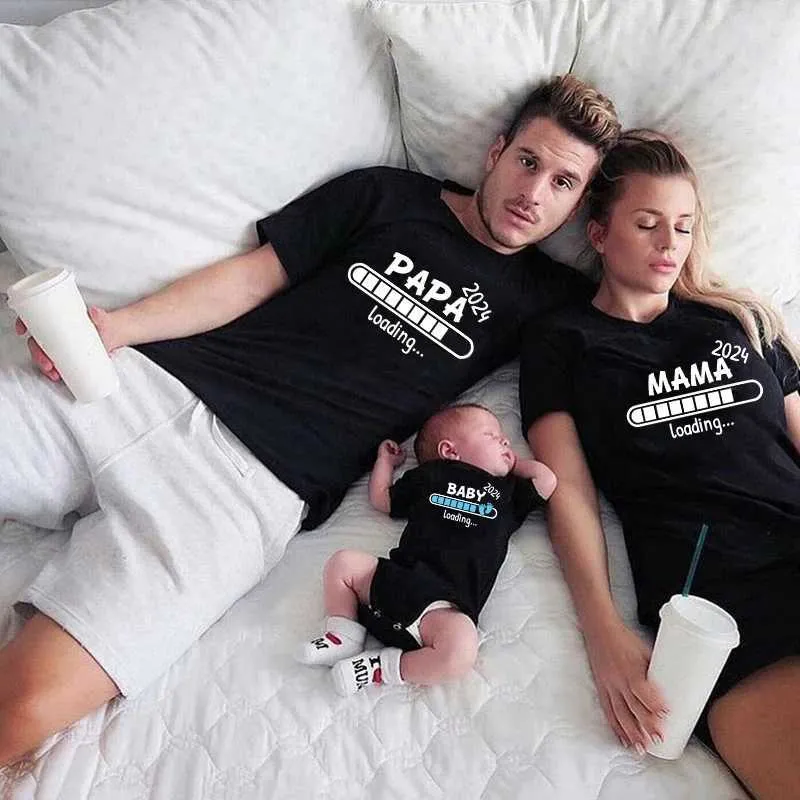 Familie matching outfits grappige papa mama baby laden 2024 print familie matching shirts grote zus broer aankondiging t -shirtcotton familie look outfits t240513