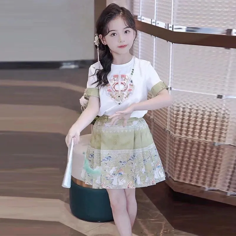 Zestawy odzieży Dziewczyny Summer 2024 Style chiński moda o krótkim rękawie O haftowa haftowa długość kolanowa spódnica dwuczęściowa spódnica