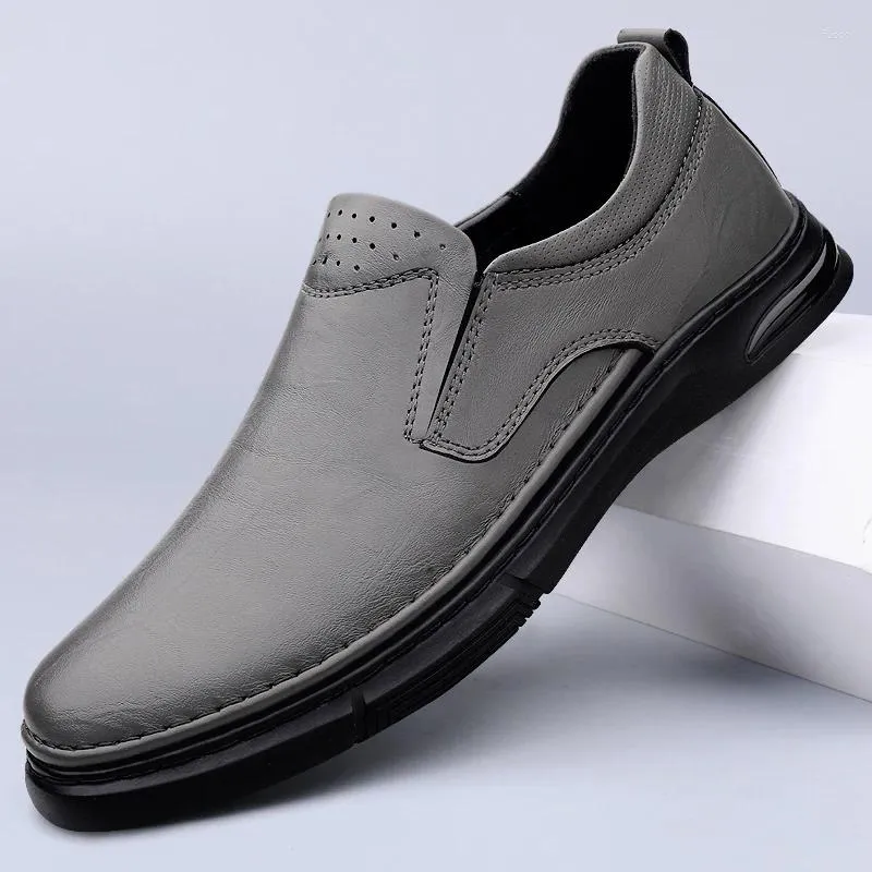 Chaussures décontractées pour hommes Slip on Loafers Man Men léger 2024 Affaire du cuir authentique All-Match Mâle Marche