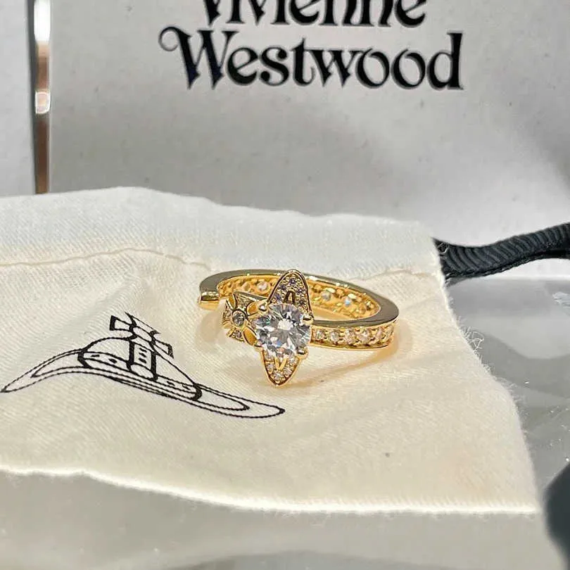 Brand High Version Westwoods Light Luxury avec une piste horizontale d'ouverture en diamant complète grand ongle de bague zircon