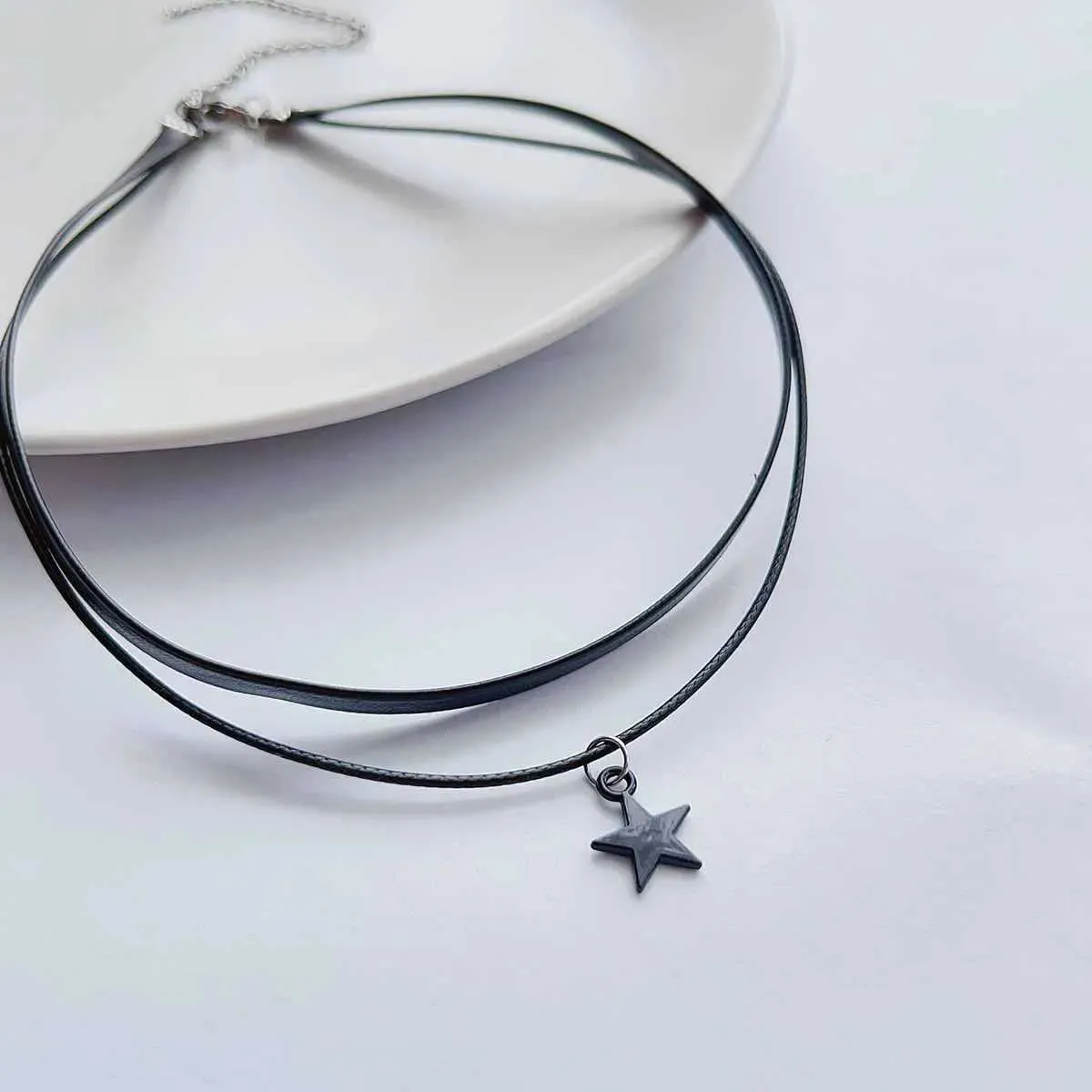 Chokers 1. Vintage Fashion Personality Contract Star Moon Double Black Leather Necklace Jewelry Necklace d240514