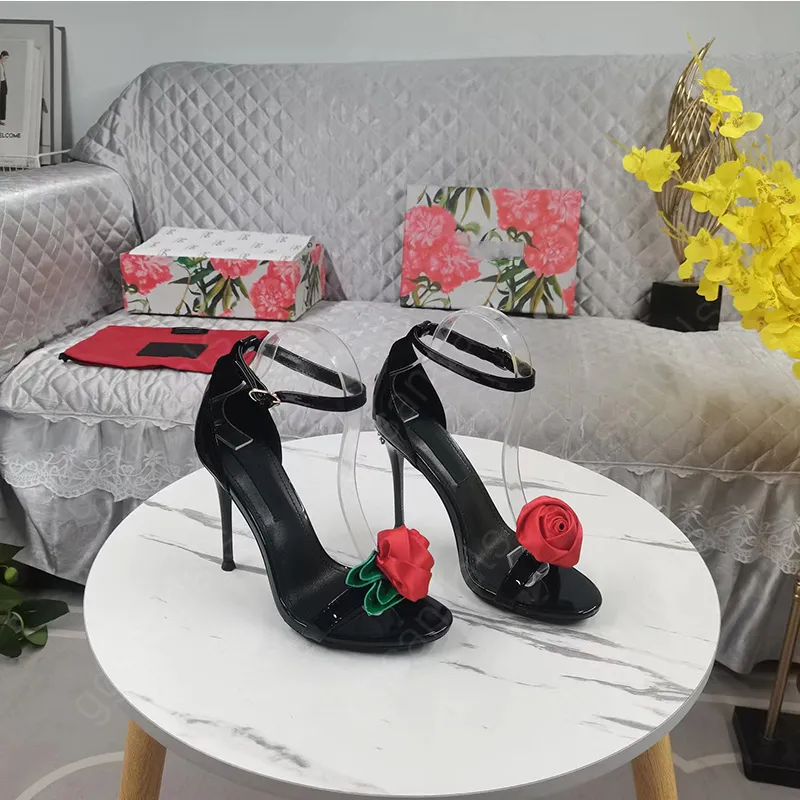 Designer saltos altos Sapatos femininos Brand Slipper Flower Fashion Fashion Elegante Fashion House Party Wedding Comfort Shoes Black Red