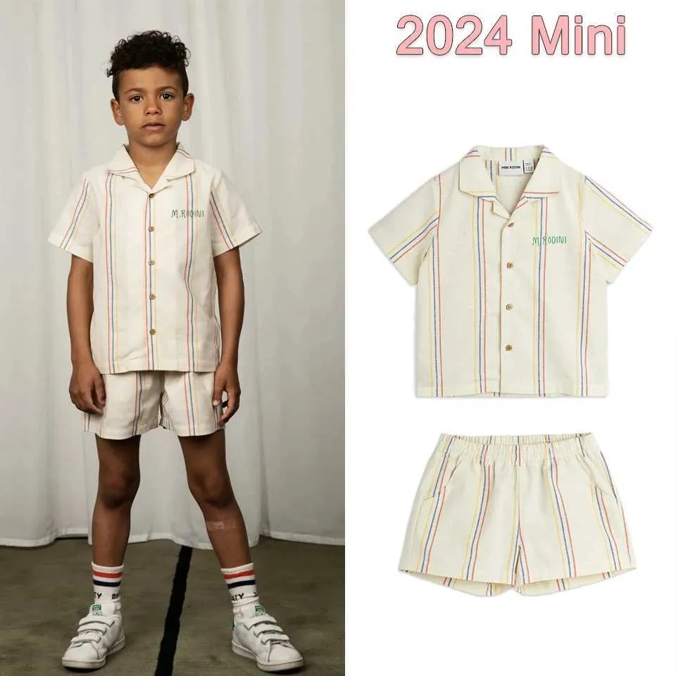 Conjuntos de roupas 2024 Summer Childrens and Boys Clothing Set Girls T-shirt Top Childrens Shorts Conjunto de bebê D240514