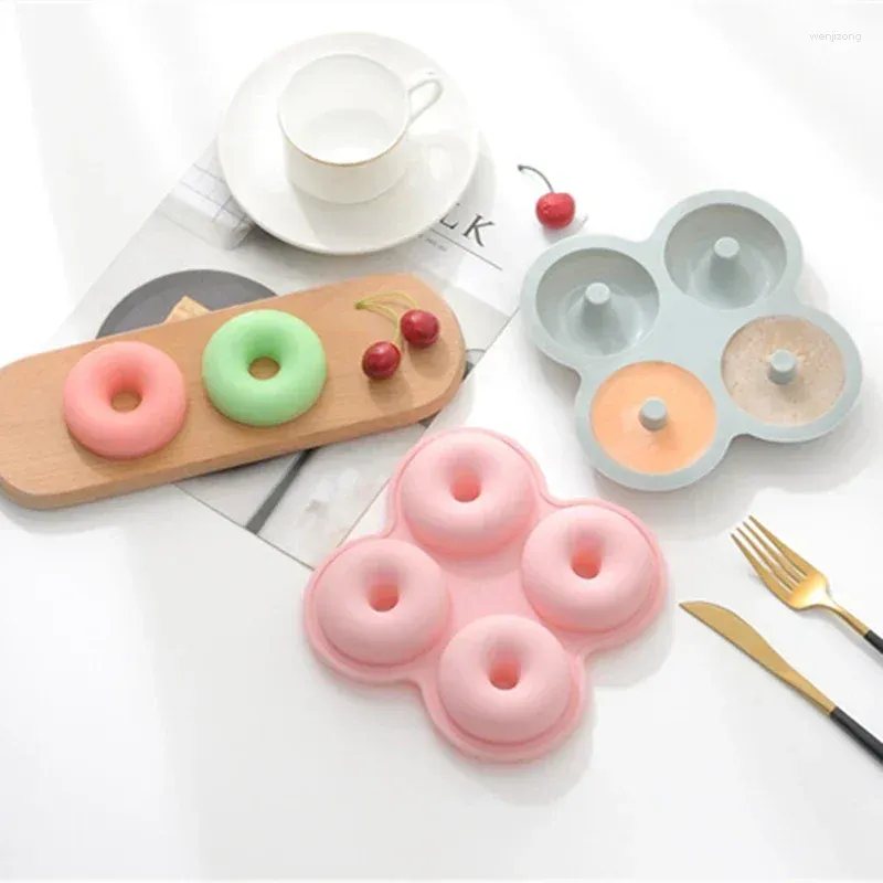 Baking Moulds 4 Cavity Donut Creative Cake Silicone Mold Home Kitchen Tray Molds Cooking Bakeware Bake Tools Brush