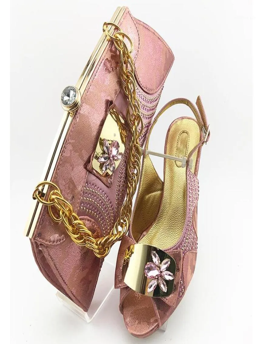 Scarpe africane di alta qualità con sacchetti abbinati set da donna italiano039 per feste e set di borse sandali di colore rosa sandali e sacchetti11639892