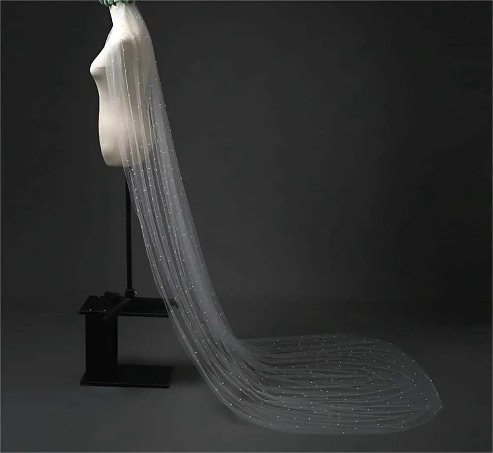 Bruidssluier met parels en kam voor bruiloft kathedraal lengte_voghion.com