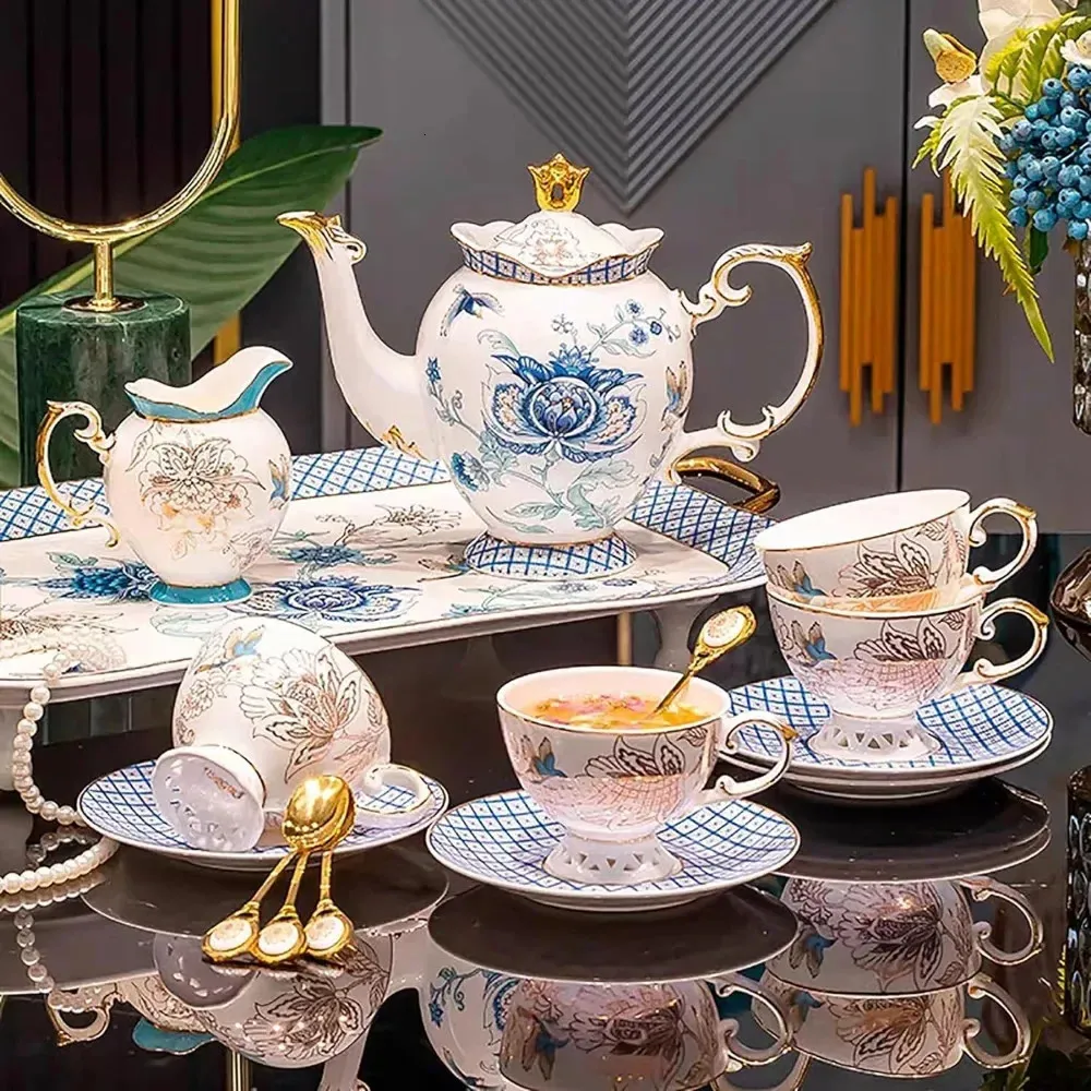 BONE China Tea Conjunto de presentes elegantes para adultos xícaras de chá e pires de cafeteria de cafeteria 21 peça xícara de xícara de xícara de chá de cozinha 240508