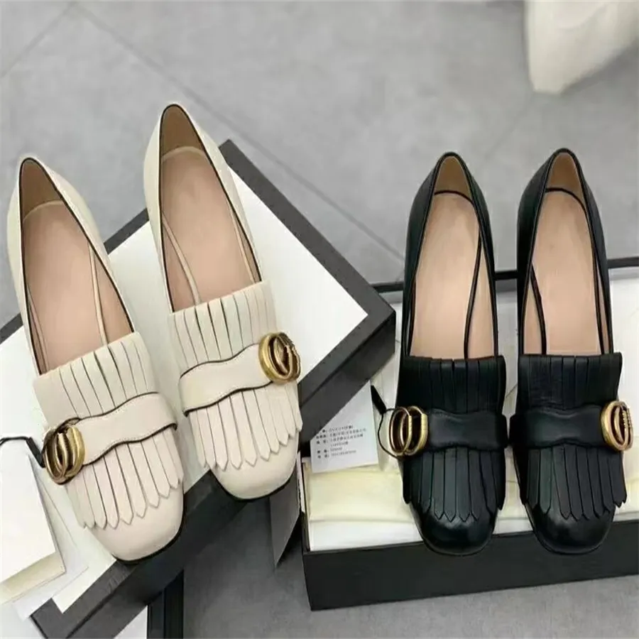 Classic Mid Talèled Boat Shoe Designer chaussures nues en cuir talon épais talons hauts 100% Cow Tassels Round Head Metal Bouton Femmes Vobes chaussures grandes taille 35-42