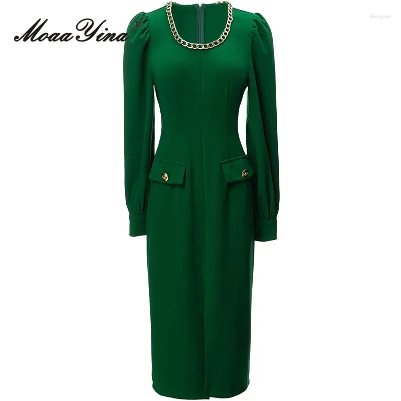 Casual Dresses Moaayina Autumn Fashion Designer Green Vintage Party Dress Women O Neck Metal Chain Button Package Buttocks Slits Slim Long