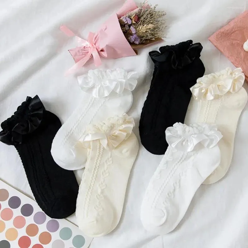 Femmes chaussettes mince belles filles twist adore lolita coton en dentelle de dentelle à la bonne santé courte courte