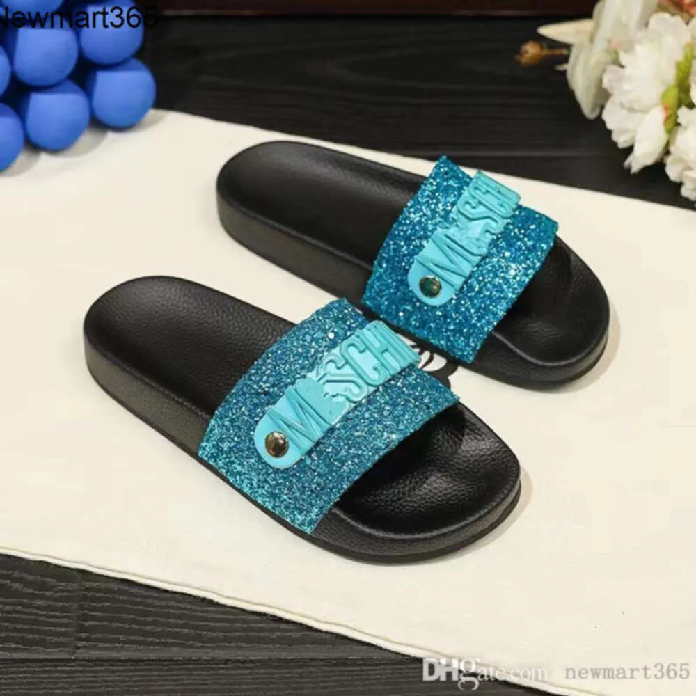 Damen Designer Slipper Schuhe Neue Sommer-Netze Rote Hausschuhe Wind Cowide Anti-Skid-Muffinboden einfache externe Buchstaben Sandalen Sandalen
