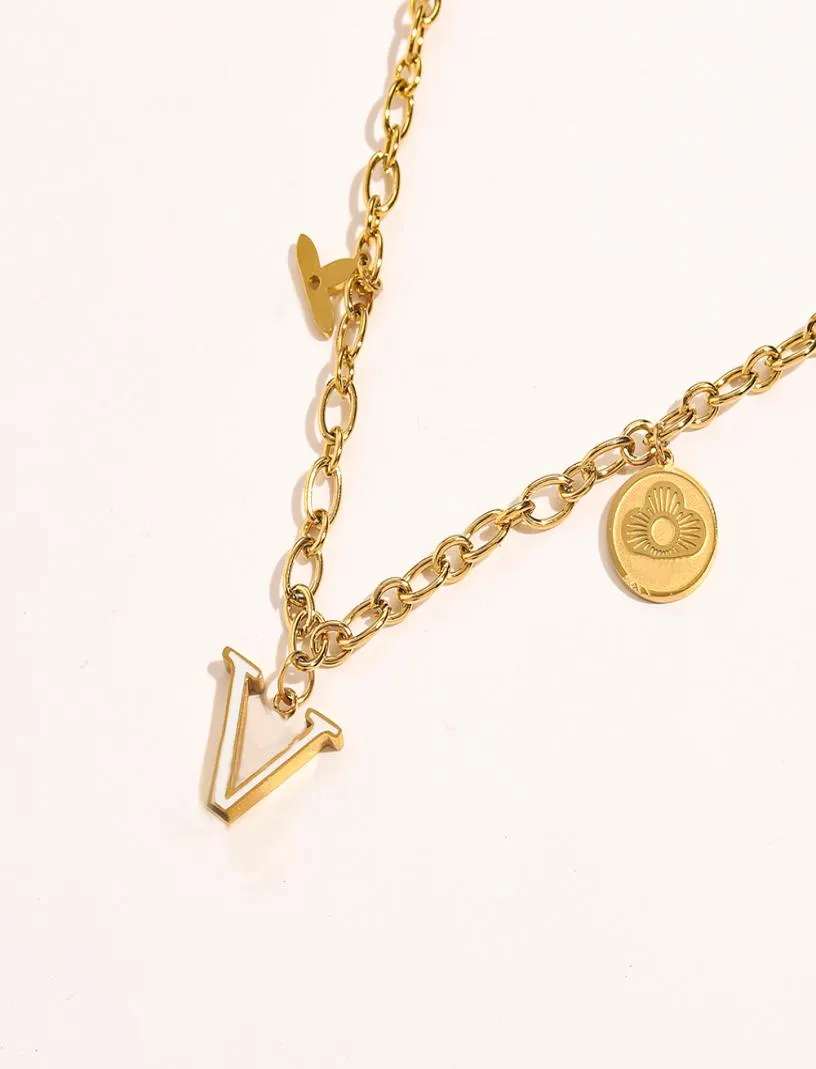 Collane designer Populari marca di moda Citane collane oro collana oro della catena delicata a clip lettera V Cionico di gioielli per 3168905