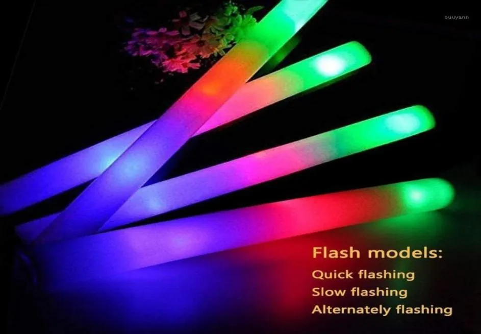 Décoration de fête des bâtons lumineux en vrac 24 pcs pcts à LED Batons avec 3 modes effets clignotants dans les fournitures sombres9595068