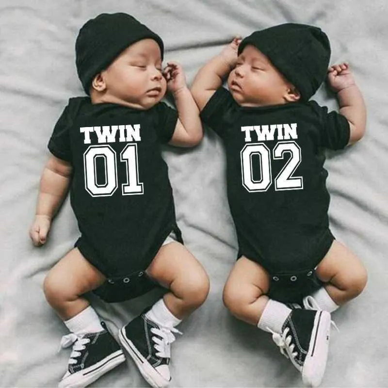 Romper gemelli gemelli gemelli abbinati per bambini cotone ragazzi ragazze da ragazza neonate per bambini romper estate gemelli dono per gemelli t240513