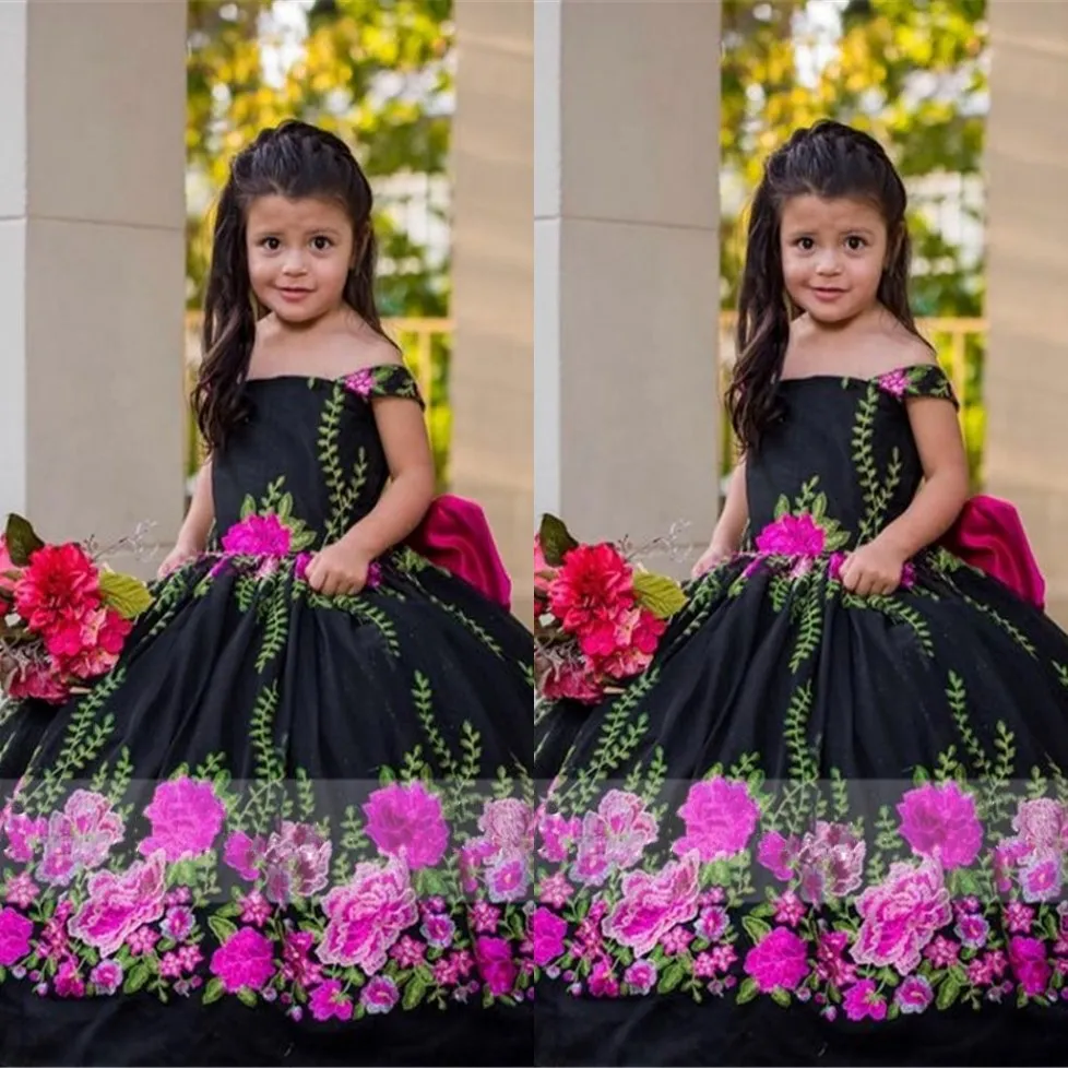 2022 Vintage Mexican Girls Pageant Robes Applique Floral Off épaule Lacet-Up Satin Flower Girl Robe pour mariage Quinceanera Mini 214i