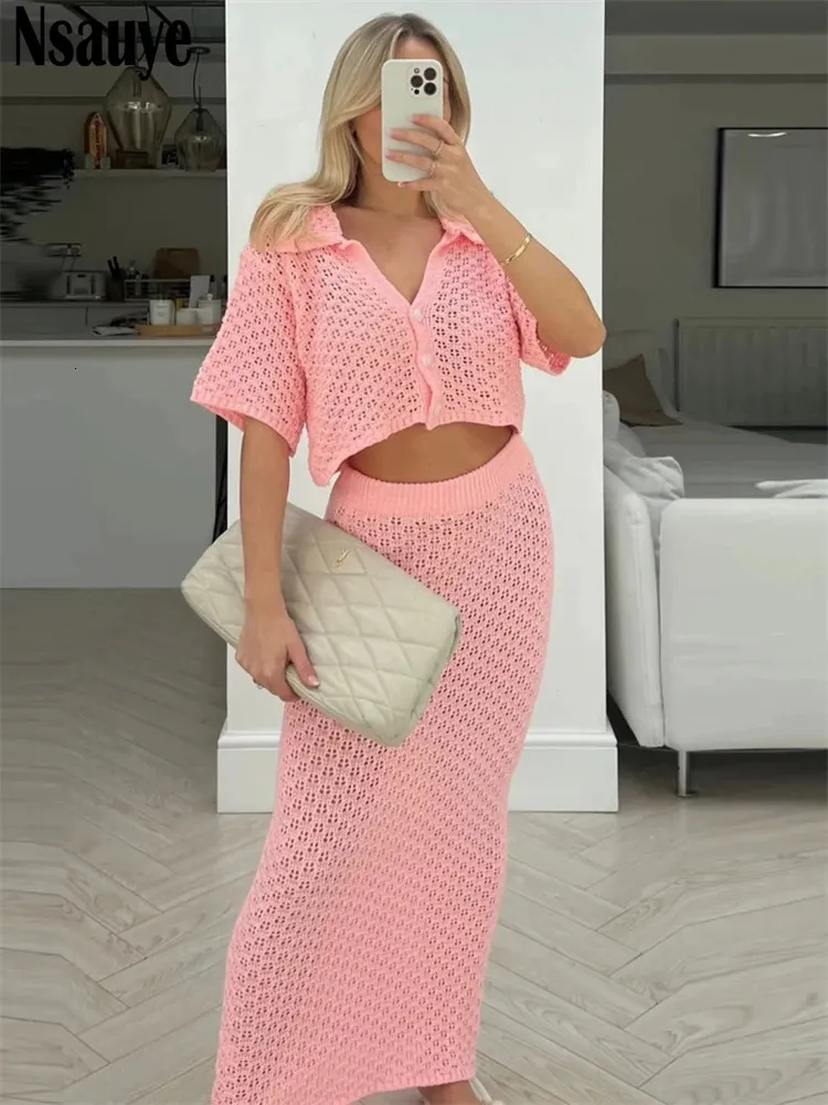 Nsauye seksowna wakacyjna letnia spódnica na plażę Kobiety Dwupoziomowy zestaw pustych topów Y2K Tops Long Spirt w dopasowanym zestawie mody 240508