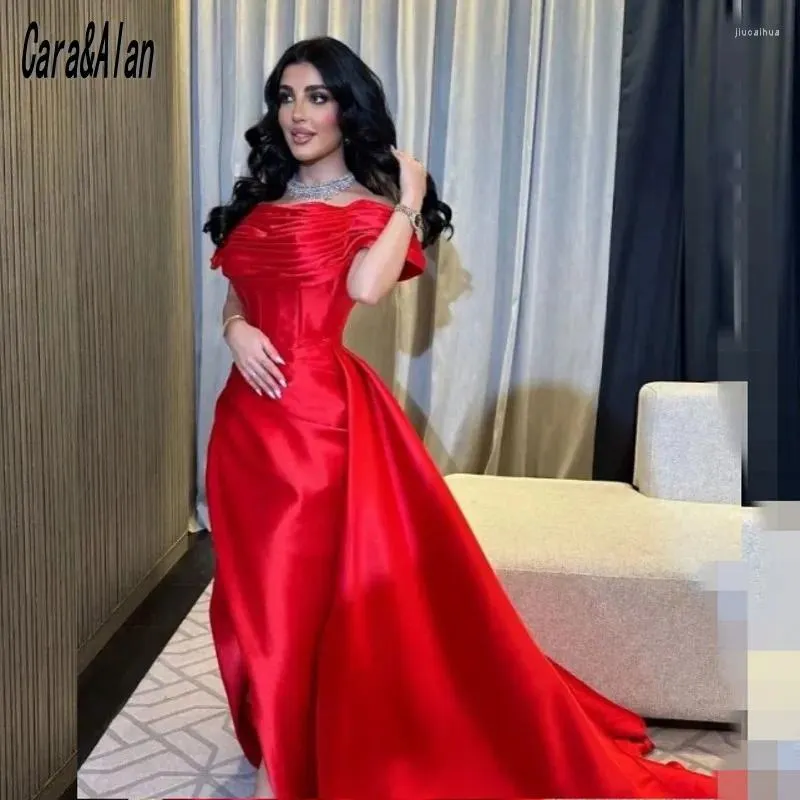 Festklänningar Fantastisk Dubai Red Evening Off Shoulder Satin Mermaid Wedding Guest For Arabic Women Vestido de Fiesta