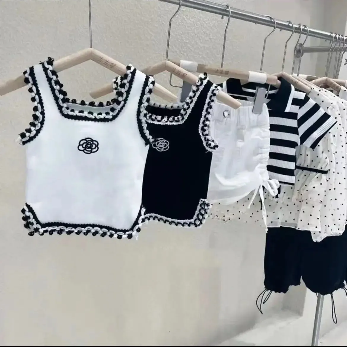 2023 Coton Summer Girls Vest Childrens Stumtomètres Girl Sans manches Baby Botting Botting Tops 240514