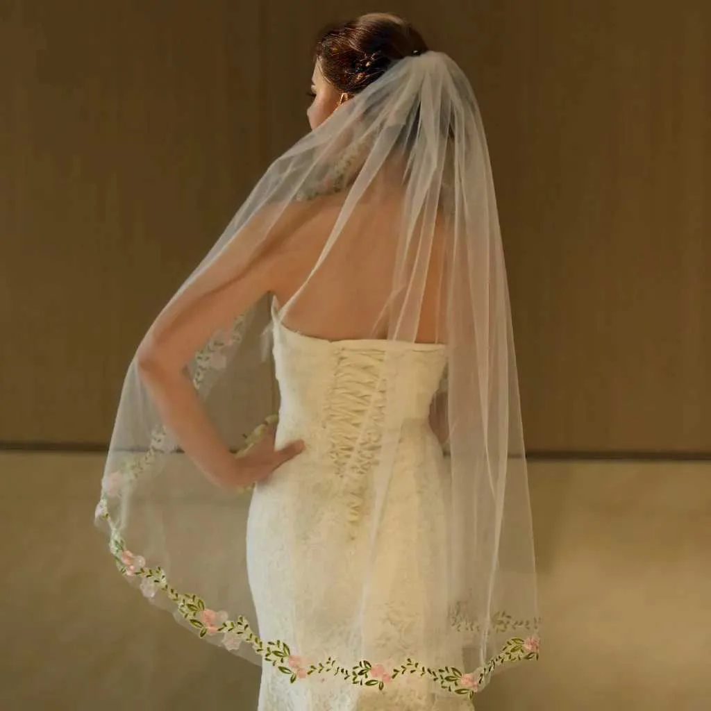 Bridal Veil With Comb Elegant Lace Edge 1-tier Fingertip Wedding_voghion.com