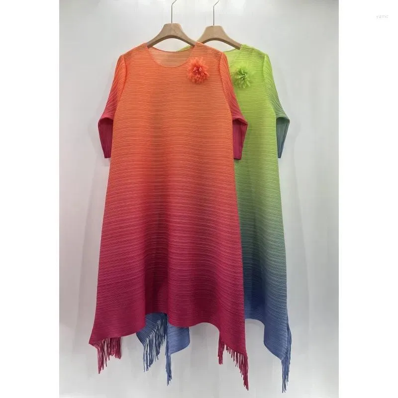 Sukienki swobodne 2024 Sprężyna i jesień damska moda na długie rękodzie dolna koszula Tassel Fold Kolor Zmieniający się temperament