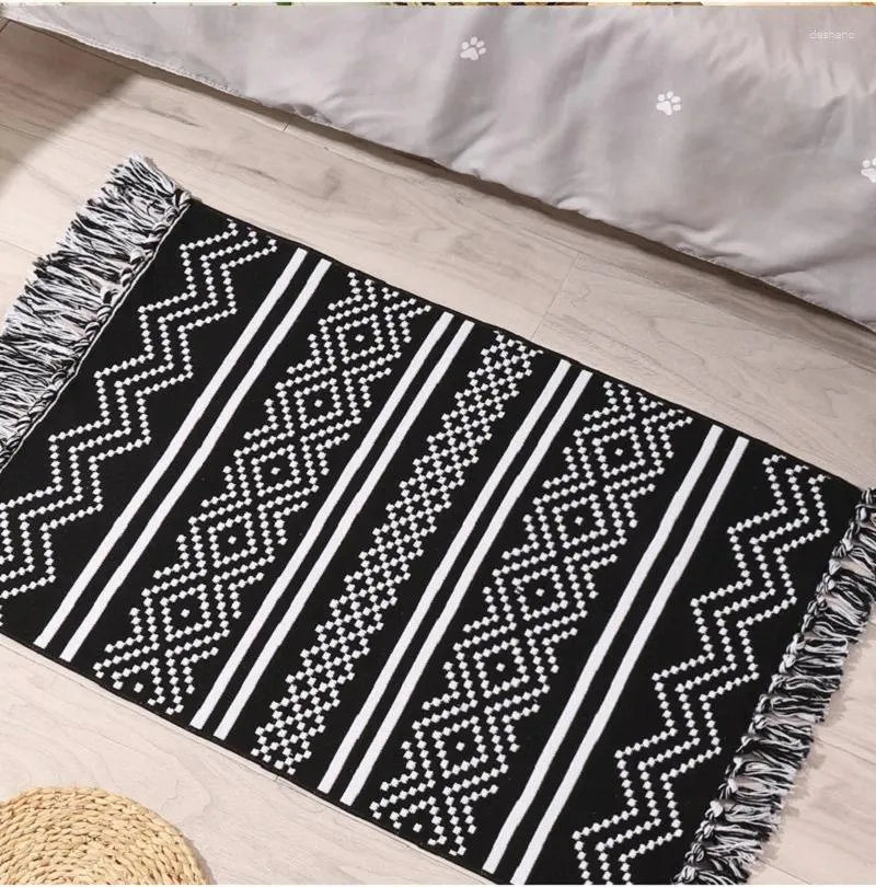 カーペット黒と白の綿リネンソフトカーペット手作りタッセルラグリビングルームベッドサイドフロアマットパッドホームボーホン装飾毛布