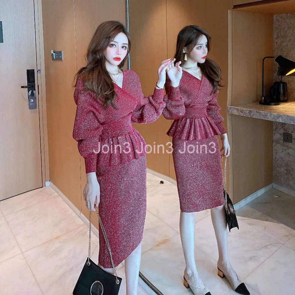 Womens autumn sexy v-neck shinny lurex patched knitted slim waist ruffles sweater and knee length pencil skirt twinset dress suit