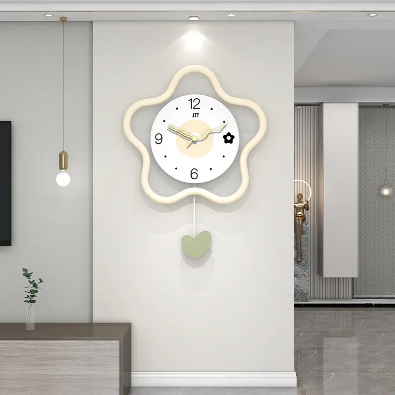 Relógios de parede Relógio em forma de estrela nórdica Modern Swinging Art Watch Simples Home Decoration Kid Room Silent Hurologe Horólogo