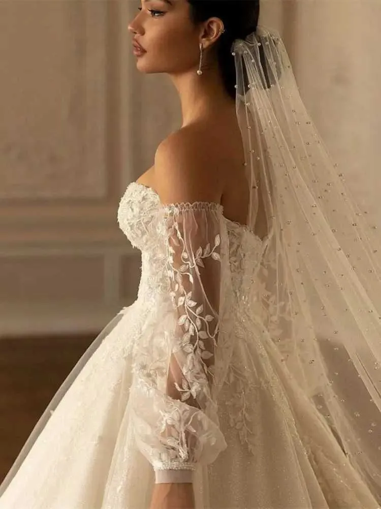 Bruidssluier met parels en kam voor bruiloft kathedraal lengte_voghion.com