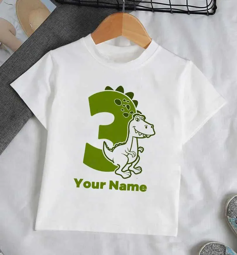 T-shirts Personaled Dinosaur Birthday Kids T-shirt Top Party Outfit Dino Birthday Party Boy Tshirt kläder med namn och ålder T240513