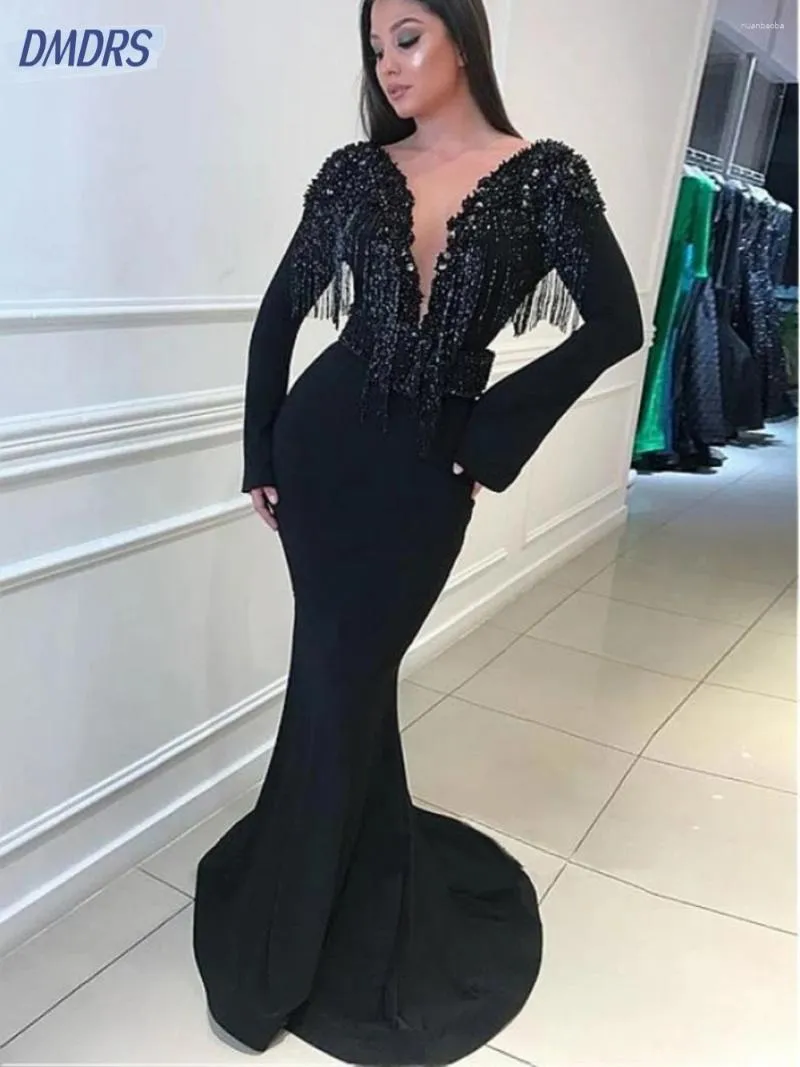 Partykleider schwarz Deep V-Ausschnitt Abend sexy Meerjungfrau Kleid für Braut Perlenquasten bodenlangen Brautkleid Vestido de Novia