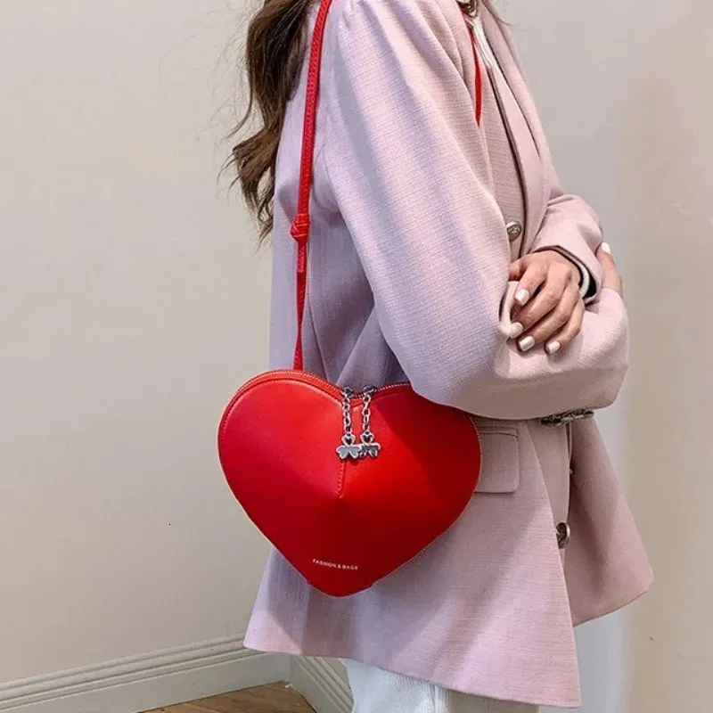 Hjärtformväskor för kvinnor Mini Sling Axel Bag Ladys Red Love Fashion Pouch Valentine Gift Luxury Handväskor 240509