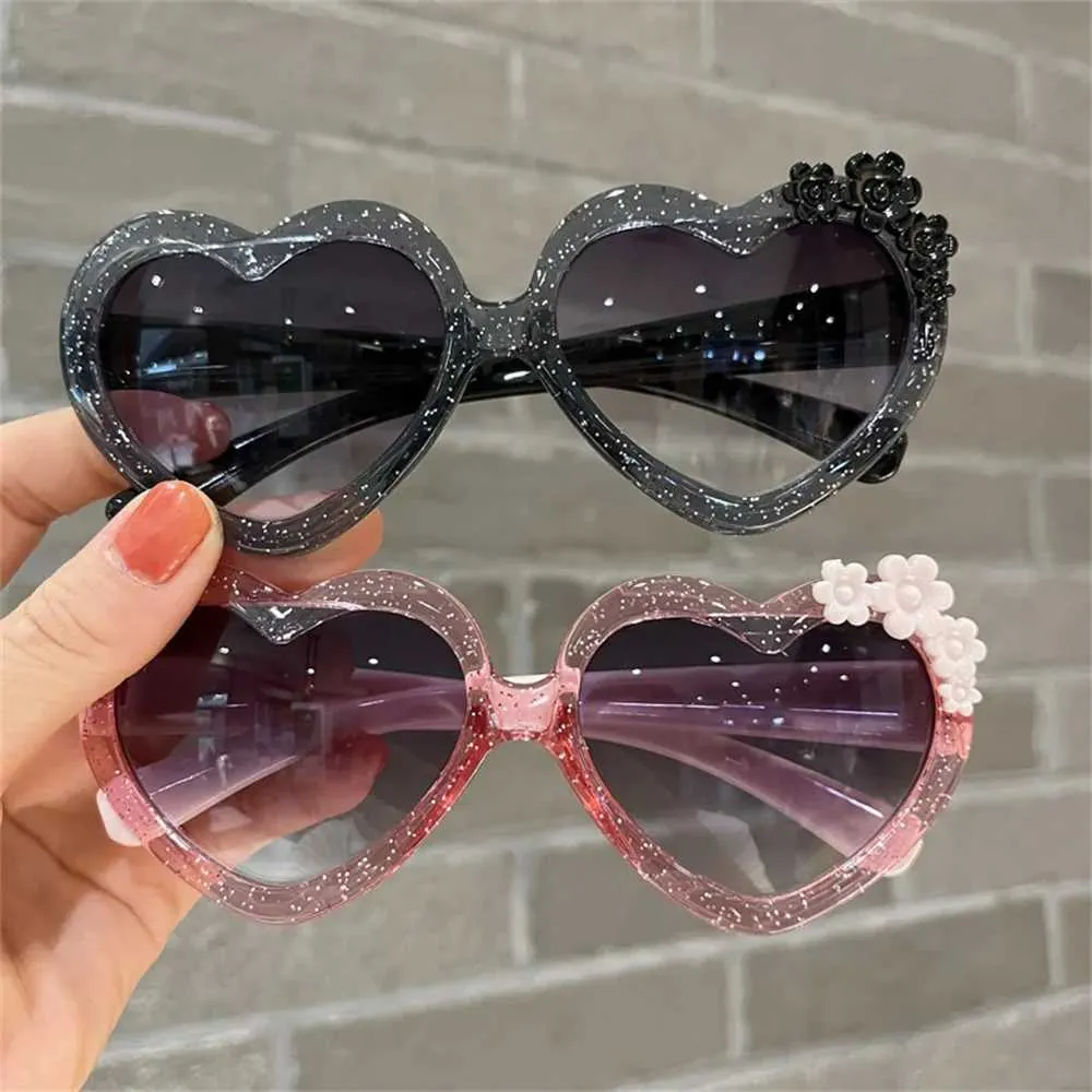 Sonnenbrille 2024 Mode herzförmige Kinder Retro süße rosa Cartoon Rahmen Mädchen Jungen Babybrille D240514