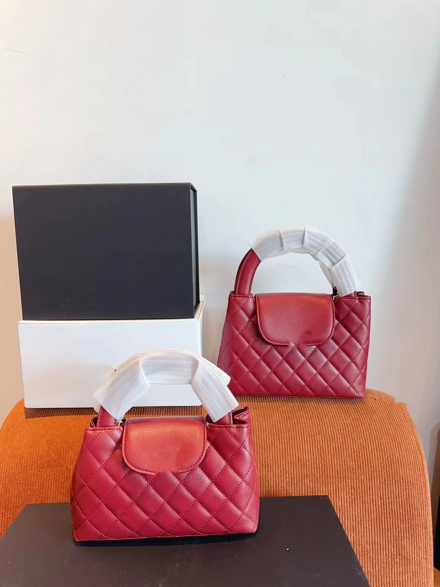 Four Seasons Yeni Moda Tasarımı Kadınlar Klasik Zincir Çanta İşçiliği İnce İthal Donanım Elmas-kontrollü Camshell Çantası boş zaman el Crossbody Bag