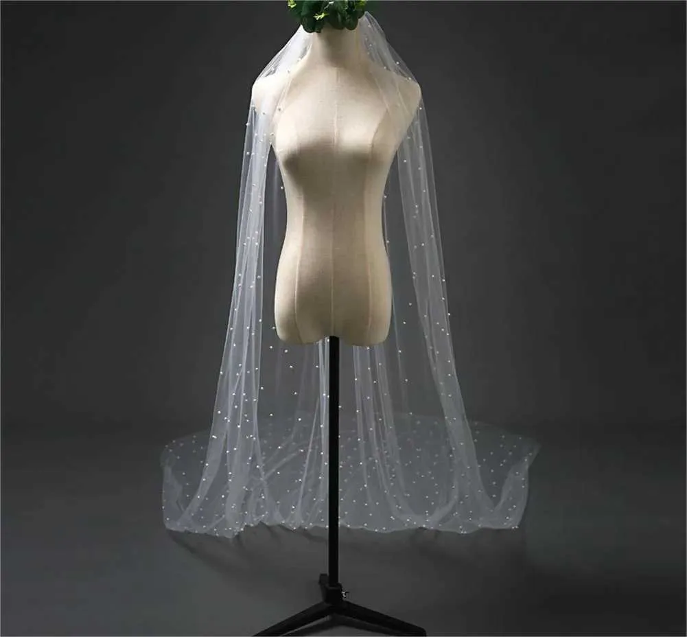 Bruidssluier met parels en kam voor bruiloft kathedraal lengte_voghion.com