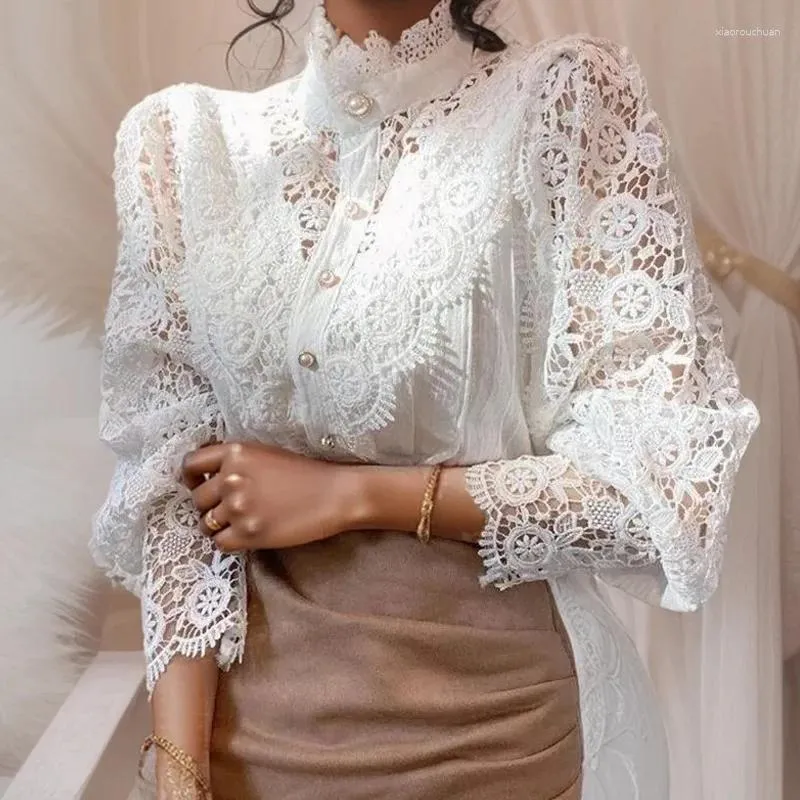 Blouses pour femmes chemise de chemise en dentelle blanche vintage Femmes Spring Bouton Bouton Top féminin Collier Crochet Hollow Casual 12928