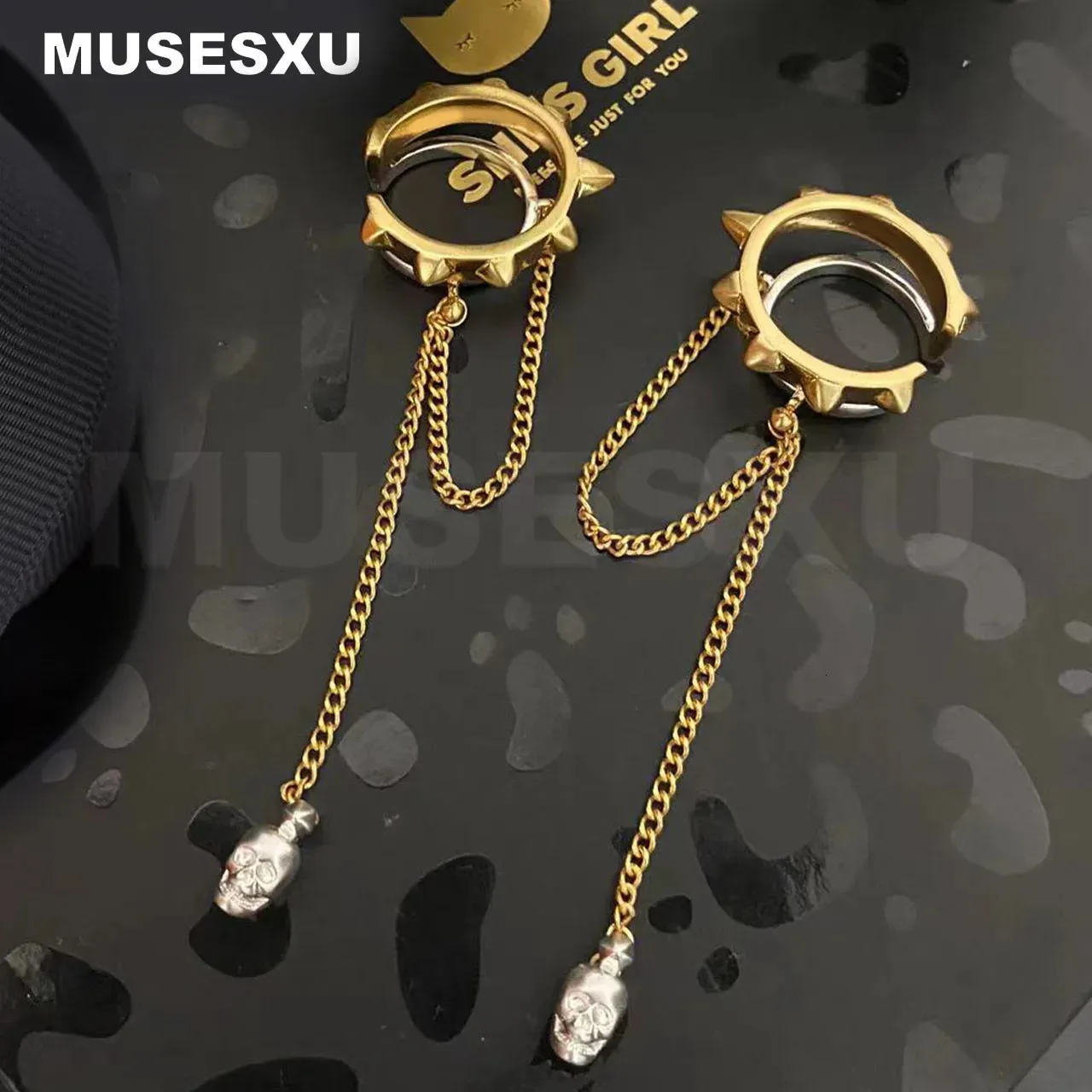 Smycken tillbehör Rockstil Skull Head Hanging Tag Two Tone Metal Earbone Clip Tassels Earrings For Womens Party Gift 240507