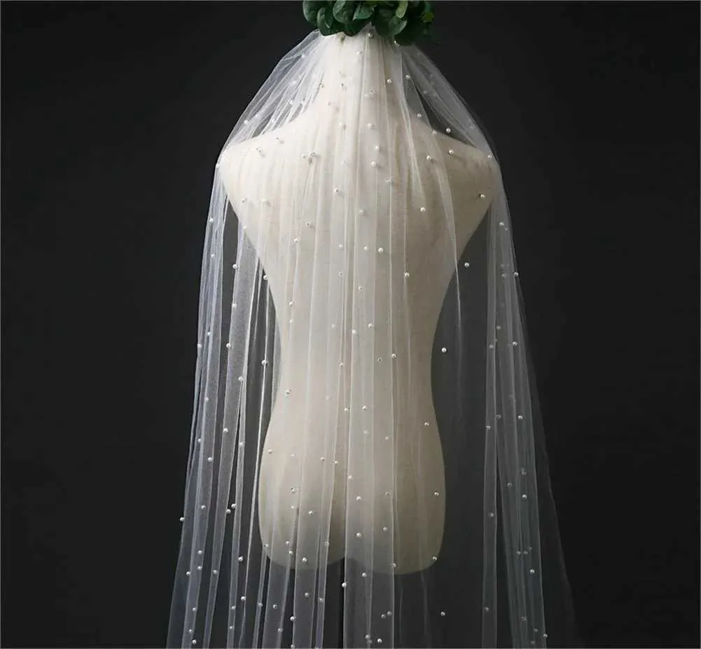 Bruidssluier met parels en kam voor bruiloft kathedraal lengte_voghion.com