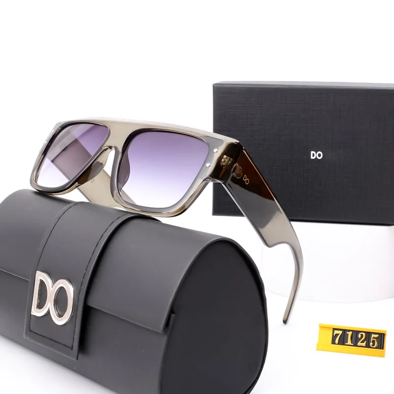 Modedesigner Sonnenbrille für Frauen Luxusmarke Männer Sonnenbrille Signature Tempel Schwarzer Rahmen Sonnenbrillen Square Heißer Mann UV400 Linsen Brille Reiseurlaubsschatten