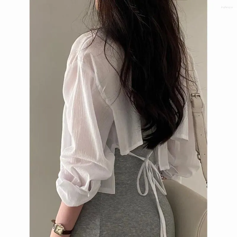 Kvinnors blusar Summer Korean Chic Long-Sleeve Chiffon Sun Protection Shirt Design Back Strap Backless Short For Women Z964