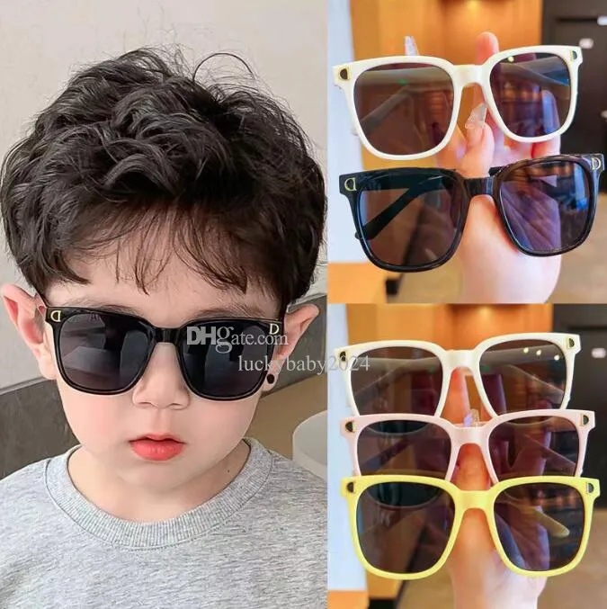 Óculos de sol de moda infantil novos doces fofos ao ar livre portáteis óculos de festas de parques de parque de soldados de praia