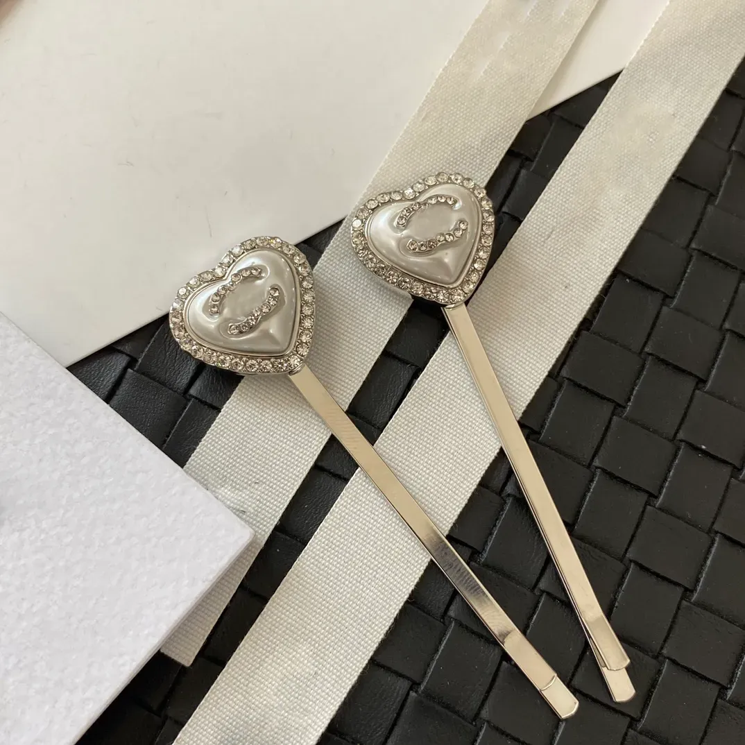 2024 Clips de cheveux BARRETTES LUXE BARRETTES DROPER FIMERS FItures Silver Hairpin Brand Classic Versatile Localiers Cârlips Heart Pearl Crystal Letter Metal Shark