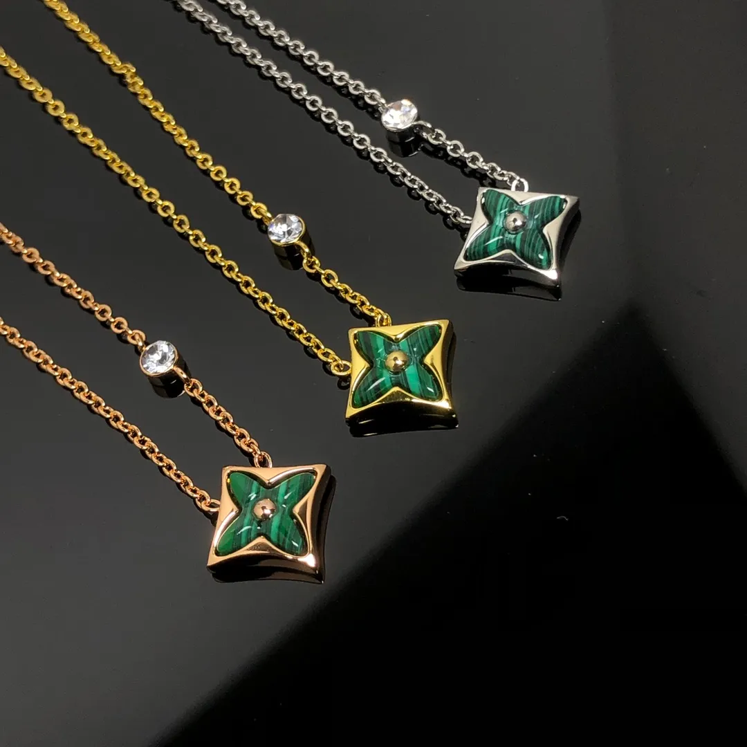 Collier de perles bijoux en or bijoux hip hop bijoux Moissanite Pendant Man Colliers de créateurs Femme Chaîne de liaison cubaine Chaînes de main avec une plaque d'or verrou